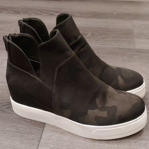 NWOT Steve Madden Winni Sneaker Bootie